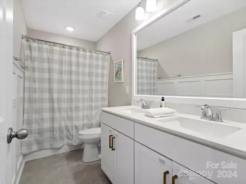 Bath - 1184 Weir Ct, Fort Mill, SC 29708 photo 2 of 4