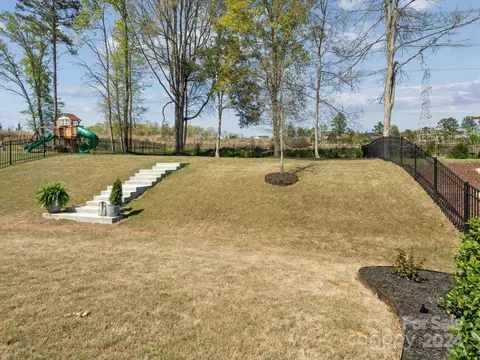 Exterior - 1184 Weir Ct, Fort Mill, SC 29708 photo 11 of 13