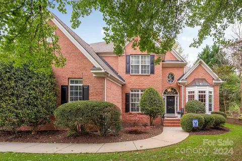 800 Carisbrooke Ln, Waxhaw, NC 28173