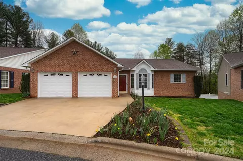 1257 Wexford Village Cir, Lenoir, NC 28645