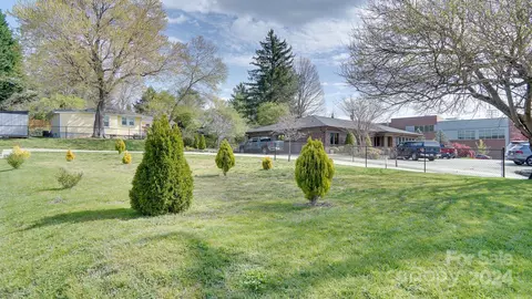 999 9th W 1 Ave W #1, Hendersonville, NC 28791