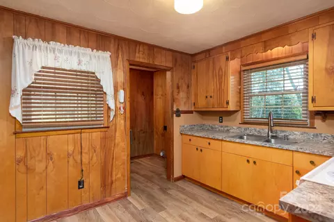 Kitchen - 3143 Sharon St, Hickory, NC 28601 photo 3 of 4