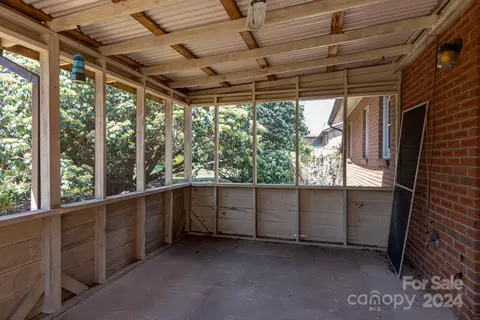 Exterior - 3143 Sharon St, Hickory, NC 28601 photo 4 of 10