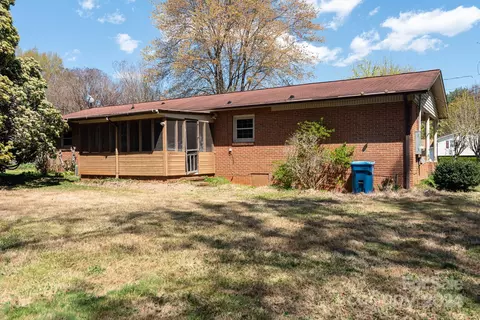 Exterior - 3143 Sharon St, Hickory, NC 28601 photo 7 of 10
