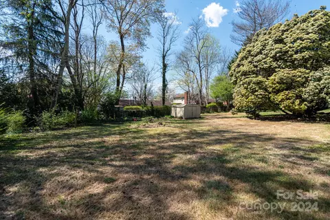 Exterior - 3143 Sharon St, Hickory, NC 28601 photo 5 of 10