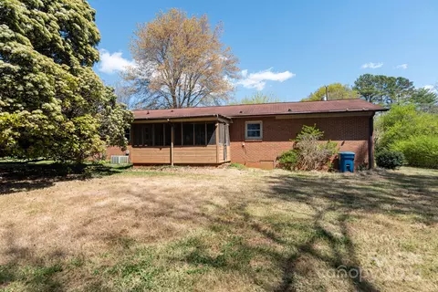 Exterior - 3143 Sharon St, Hickory, NC 28601 photo 8 of 10