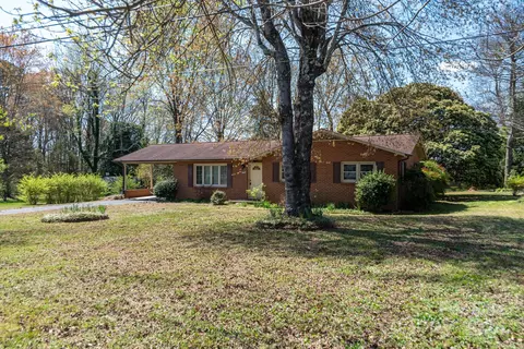 Exterior - 3143 Sharon St, Hickory, NC 28601 photo 10 of 10