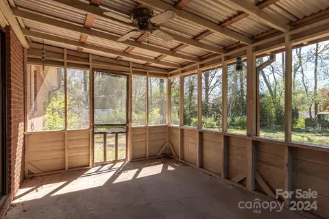 Exterior - 3143 Sharon St, Hickory, NC 28601 photo 3 of 10