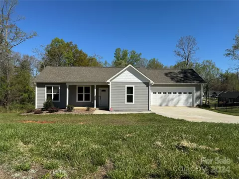 2436 Diane St, Morganton, NC 28655