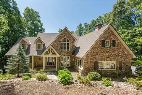 531 Hagen Dr, Hendersonville, NC 28739