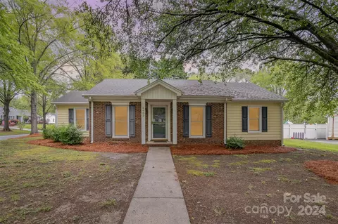 2433 Birnen Dr, Charlotte, NC 28210