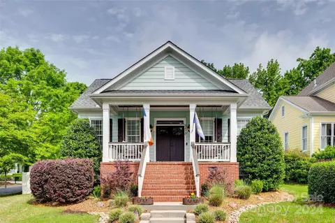 5470 Morris Hunt Dr, Fort Mill, SC 29708