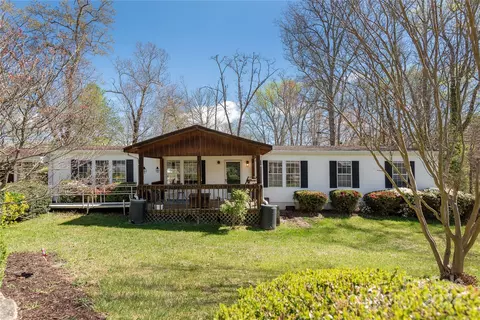 225 Leigh Anne Ln, Horse Shoe, NC 28742