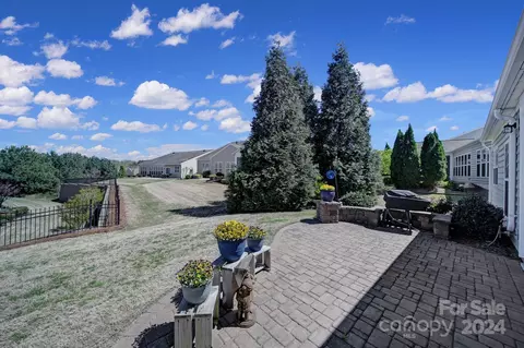 Exterior - 2062 Yellowstone Dr, Fort Mill, SC 29707 photo 6 of 14