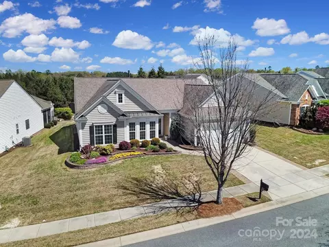 Exterior - 2062 Yellowstone Dr, Fort Mill, SC 29707 photo 10 of 14