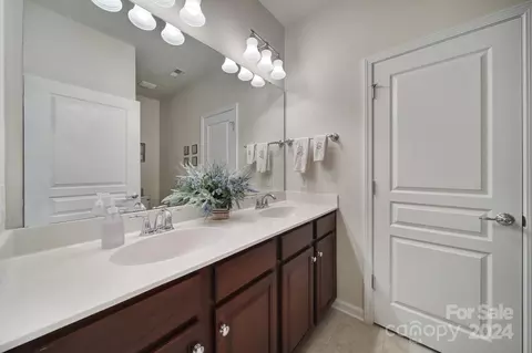 Bath - 2062 Yellowstone Dr, Fort Mill, SC 29707 photo 3 of 4