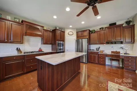 Kitchen - 2062 Yellowstone Dr, Fort Mill, SC 29707 photo 2 of 4