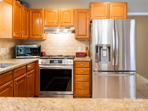 Kitchen - 4 Mount Emerald Dr, Fairview, NC 28730 photo 2 of 4