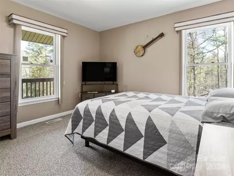 Bedroom - 4 Mount Emerald Dr, Fairview, NC 28730 photo 4 of 6