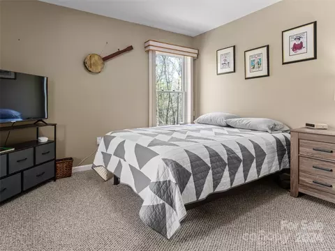 Bedroom - 4 Mount Emerald Dr, Fairview, NC 28730 photo 5 of 6