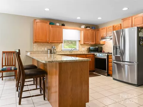 Kitchen - 4 Mount Emerald Dr, Fairview, NC 28730 photo 3 of 4