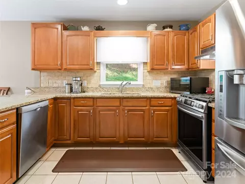 Kitchen - 4 Mount Emerald Dr, Fairview, NC 28730 photo 4 of 4