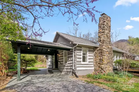 207 Hawthorne Ave, Swannanoa, NC 28778