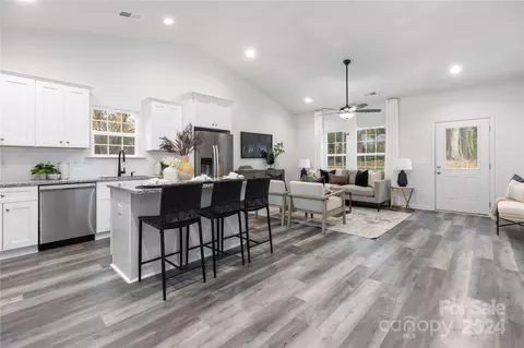 518 Melynda Rd, Charlotte, NC 28208