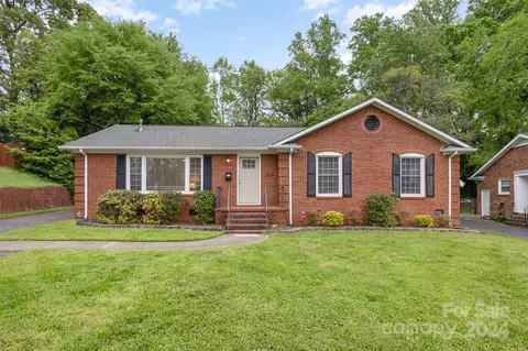 1915 Edgewater Dr, Charlotte, NC 28210