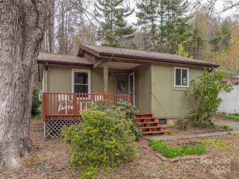 23 Mountainside Cir, Maggie Valley, NC 28751