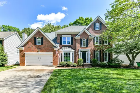 8904 Leinster Dr, Charlotte, NC 28277