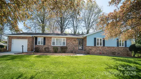 107 Creekside Dr, Morganton, NC 28655