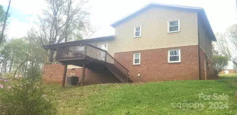 Exterior - 5060 Hilo Dr, Conover, NC 28613 photo 2 of 4