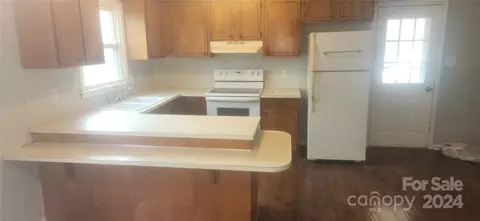 Kitchen - 5060 Hilo Dr, Conover, NC 28613 photo 1 of 2