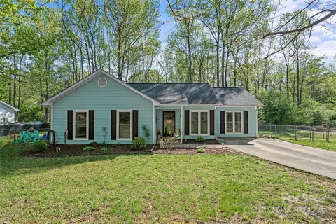 3901 Wonderland Dr, Matthews, NC 28104