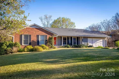 102 Inglewood Dr, Morganton, NC 28655