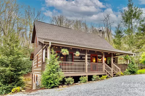 290 Hawks Lake Dr, Seven Devils, NC 28604