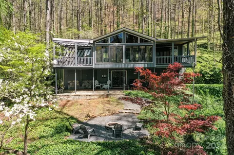 102 Village Rd, Lake Lure, NC 28746