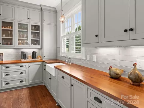 Kitchen - 905 Martingale Ln, Davidson, NC 28036 photo 4 of 5
