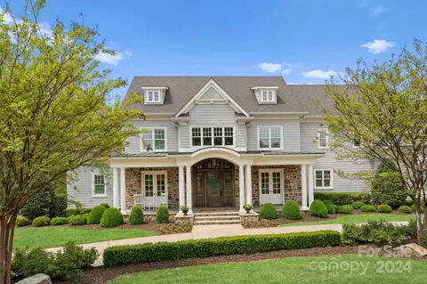 Exterior - 905 Martingale Ln, Davidson, NC 28036 photo 3 of 11