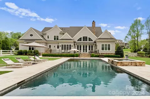 Exterior - 905 Martingale Ln, Davidson, NC 28036 photo 5 of 11