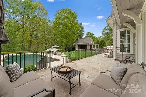 Exterior - 905 Martingale Ln, Davidson, NC 28036 photo 7 of 11