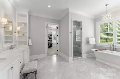 Bath - 905 Martingale Ln, Davidson, NC 28036 photo 4 of 7