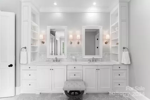 Bath - 905 Martingale Ln, Davidson, NC 28036 photo 3 of 7