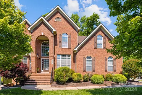 8208 Cool Spring Ct, Fort Mill, SC 29707