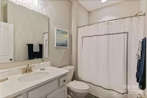Bath - 184 Broadleaf Dr, Denver, NC 28037 photo 3 of 4