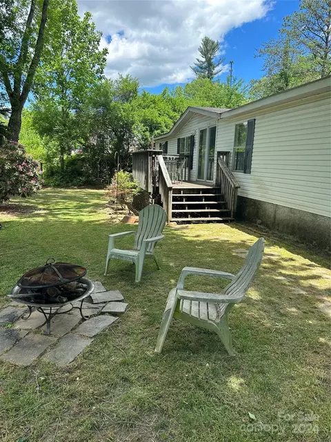 2 Otter Ln, Candler, NC 28715
