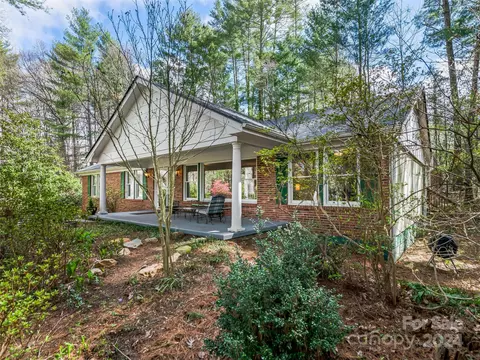 8 Brushwood Rd, Asheville, NC 28804