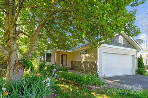 23 Danbury Ln, Brevard, NC 28712