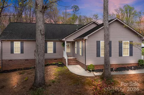 174 Brook Glen Dr, Mooresville, NC 28115